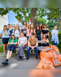 Gemeinsam für eine saubere Umwelt – Spontane Müllsammelaktion zweier Ethikgruppen